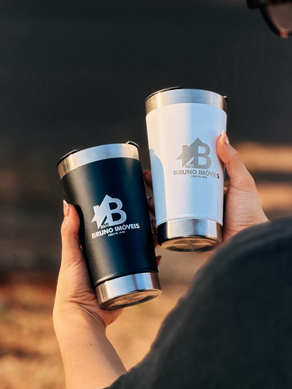 Dois copos térmicos personalizados